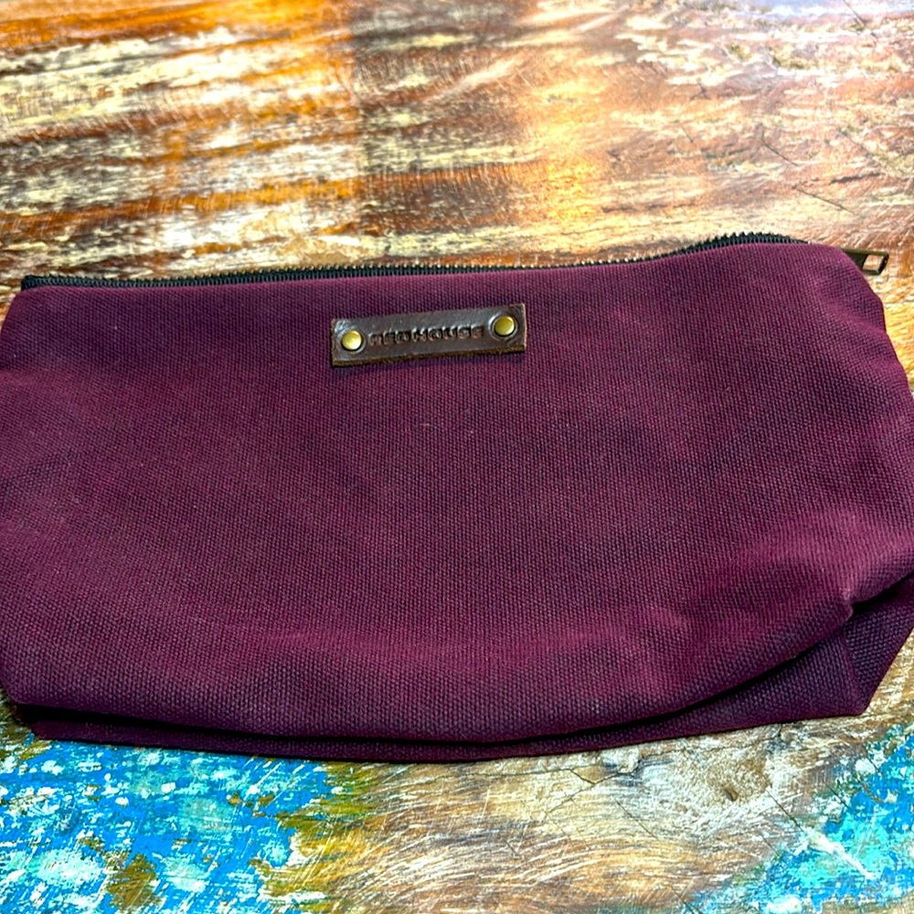 Redhouse Pouch